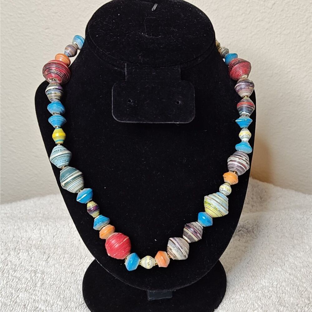 VTG‎ Teng Yue Necklace Colorful Paper Beads Single Strand Snap Close Signed